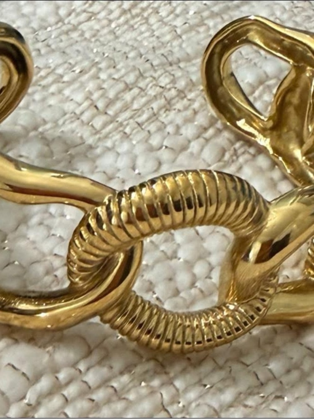 Polished Gold Link Bracelet with Textured Ring Accent